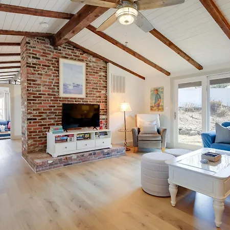 Steps To Beaches And Main Street Hyannis Retreat